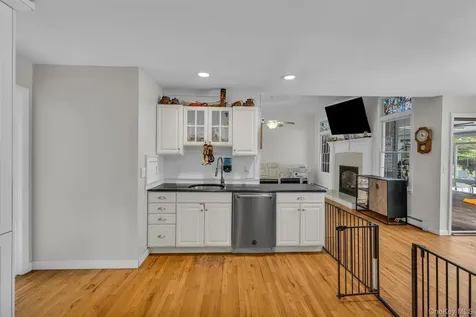 156 N Woods Road Baiting Hollow NY 11933