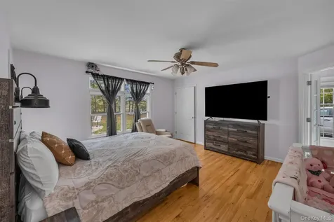 156 N Woods Road Baiting Hollow NY 11933