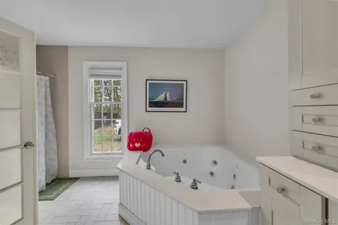 156 N Woods Road Baiting Hollow NY 11933