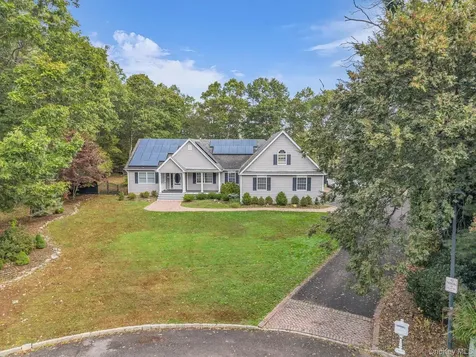 156 N Woods Road Baiting Hollow NY 11933