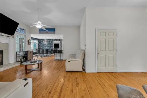 156 N Woods Road Baiting Hollow NY 11933