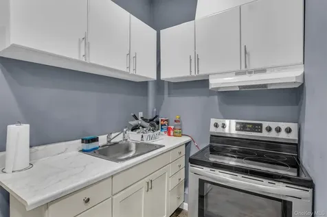 156 N Woods Road Baiting Hollow NY 11933