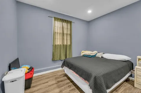 156 N Woods Road Baiting Hollow NY 11933