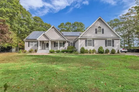 156 N Woods Road Baiting Hollow NY 11933