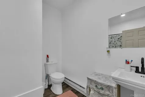 156 N Woods Road Baiting Hollow NY 11933