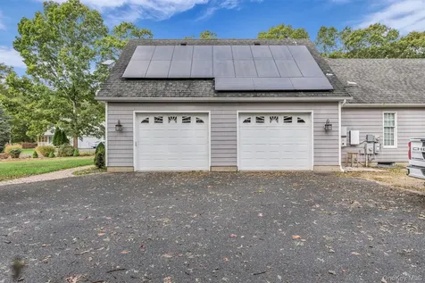 156 N Woods Road Baiting Hollow NY 11933