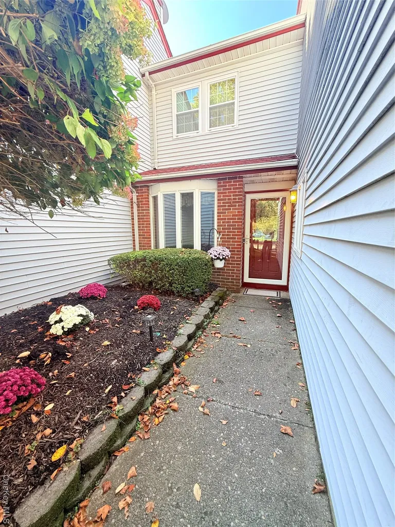 8 Potomac Court Coram NY 11727