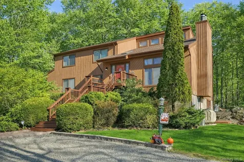 31 Powder Horn Road Cortlandt Manor NY 10567