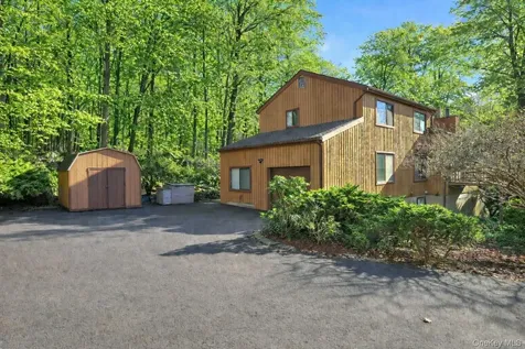 31 Powder Horn Road Cortlandt Manor NY 10567