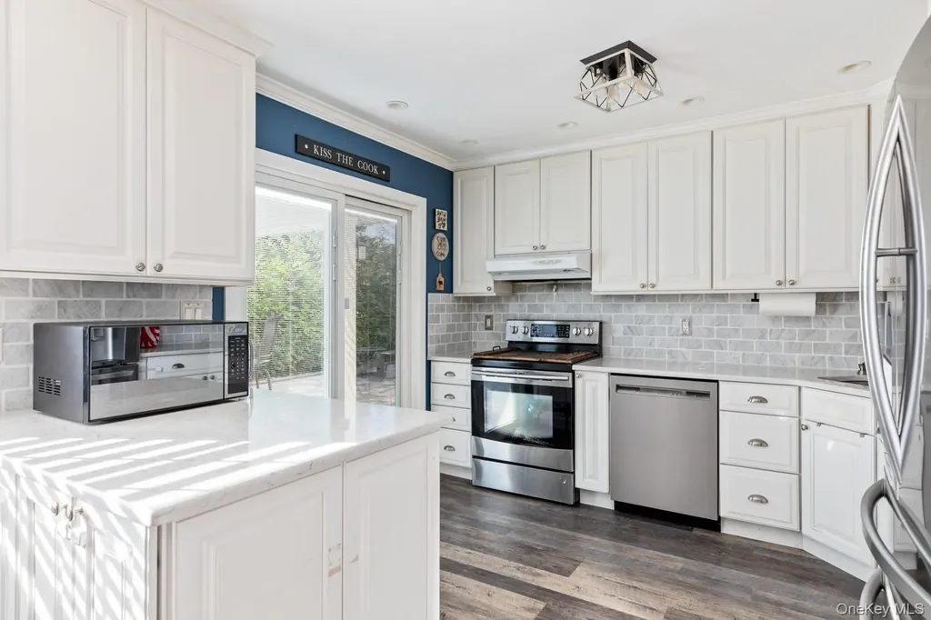 19 Carson Lane Medford NY 11763