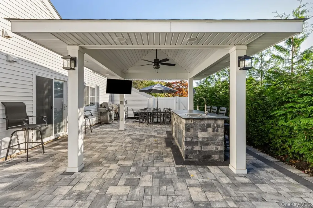 19 Carson Lane Medford NY 11763