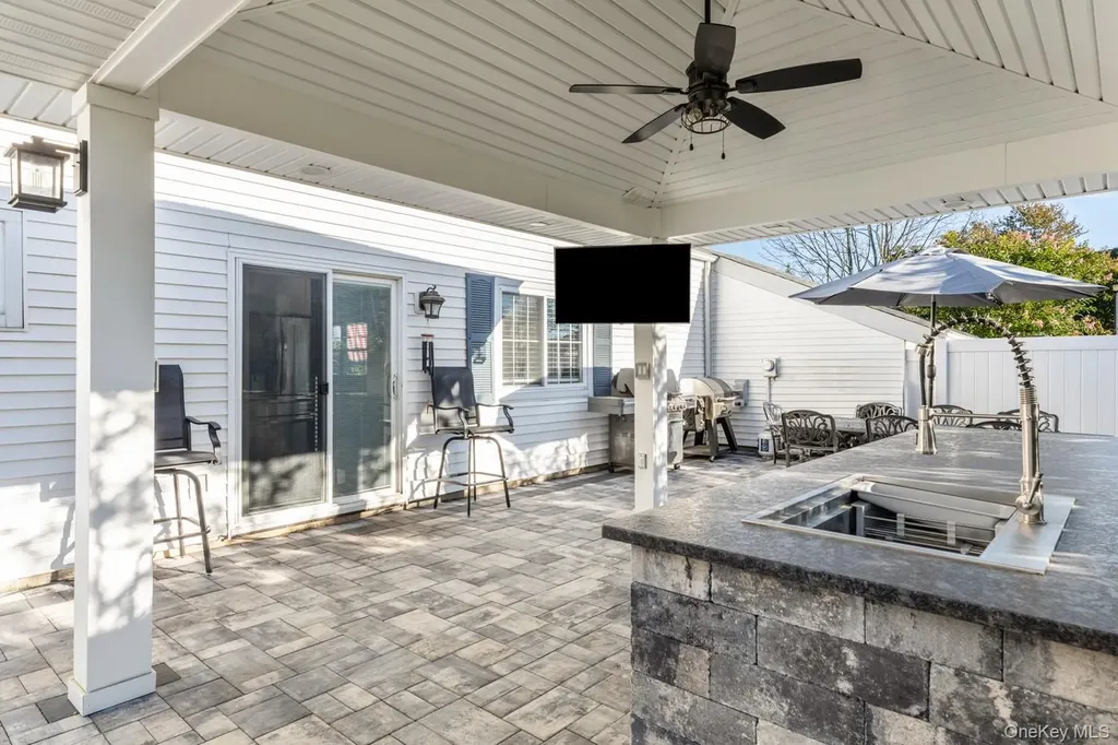 19 Carson Lane Medford NY 11763