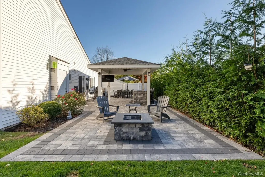 19 Carson Lane Medford NY 11763
