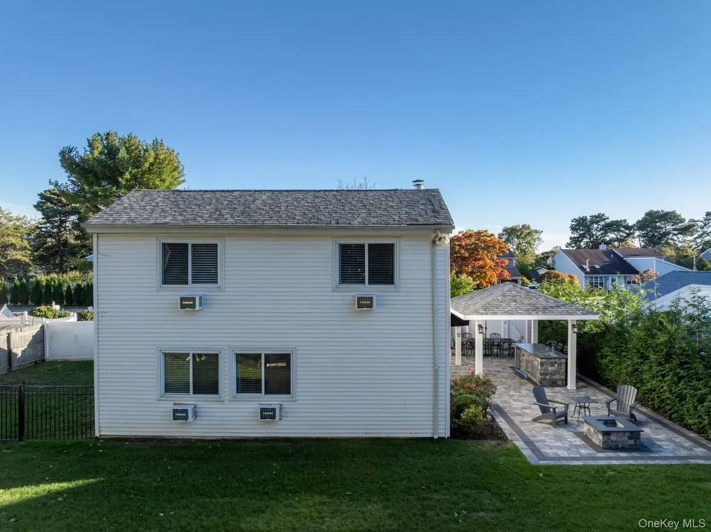 19 Carson Lane Medford NY 11763