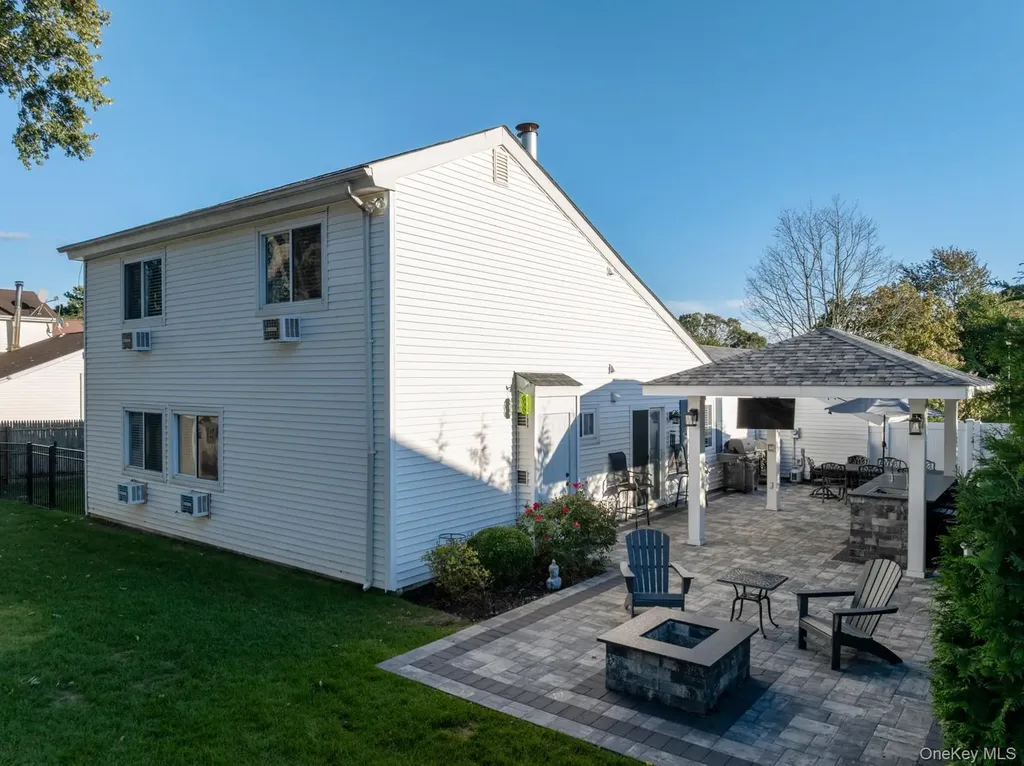 19 Carson Lane Medford NY 11763