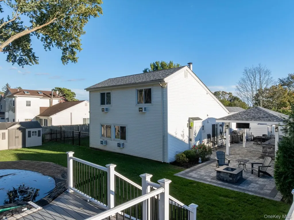 19 Carson Lane Medford NY 11763
