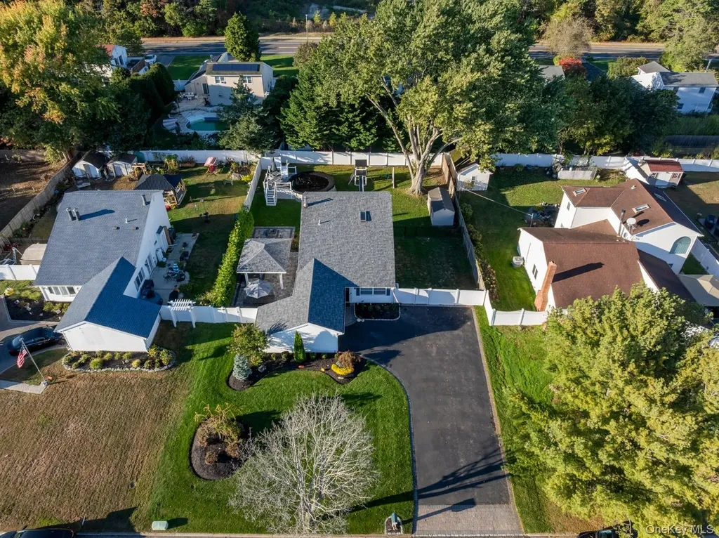19 Carson Lane Medford NY 11763