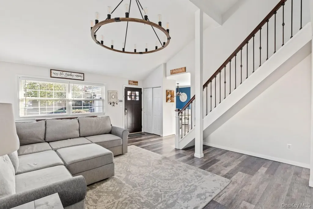 19 Carson Lane Medford NY 11763
