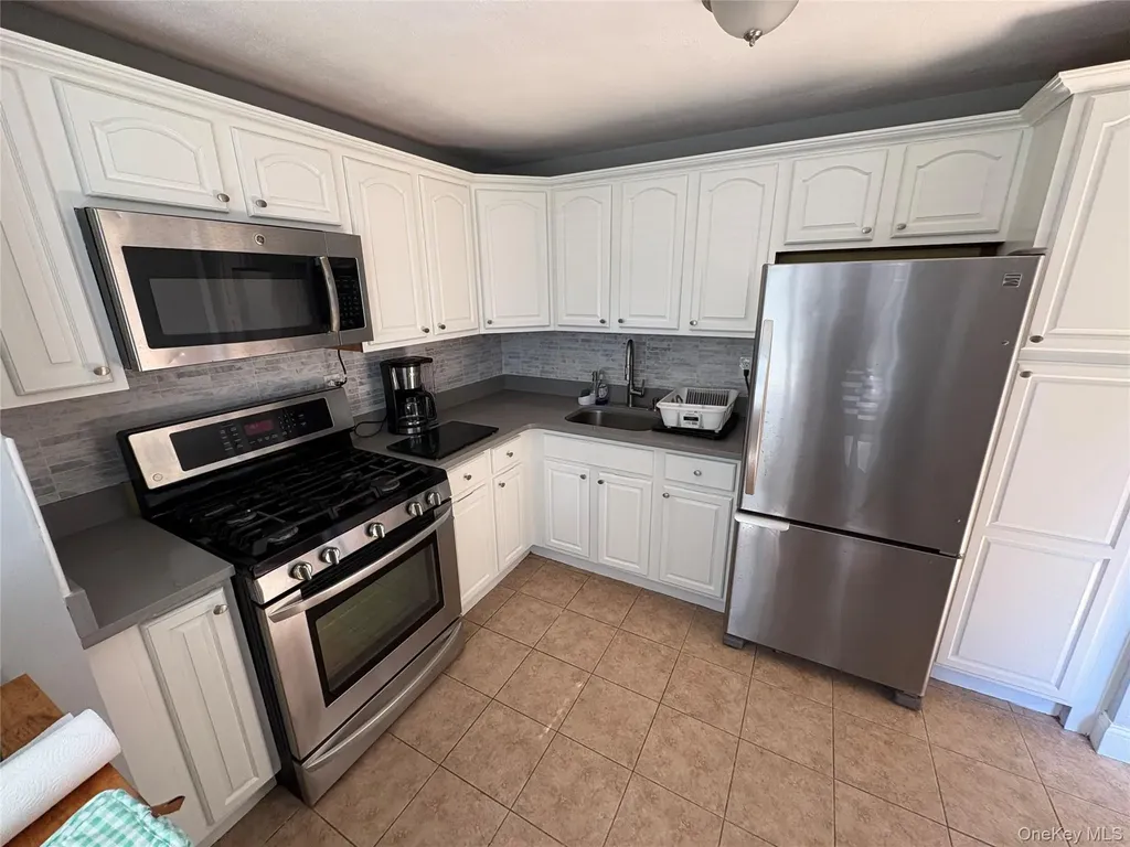 33 Newbrook Lane Bay Shore NY 11706