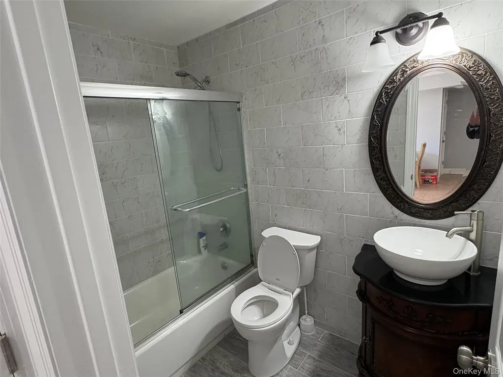 33 Newbrook Lane Bay Shore NY 11706