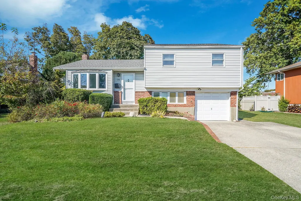 14 Lincoln Road N Plainview NY 11803