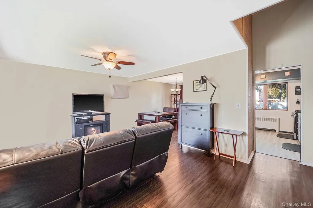 14 Lincoln Road N Plainview NY 11803