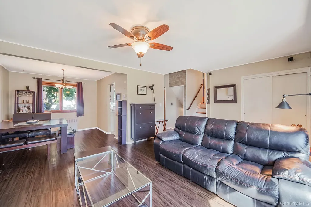 14 Lincoln Road N Plainview NY 11803
