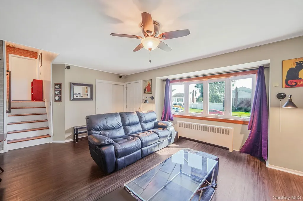 14 Lincoln Road N Plainview NY 11803