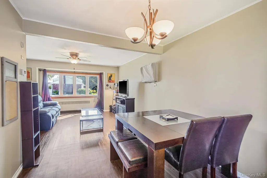 14 Lincoln Road N Plainview NY 11803