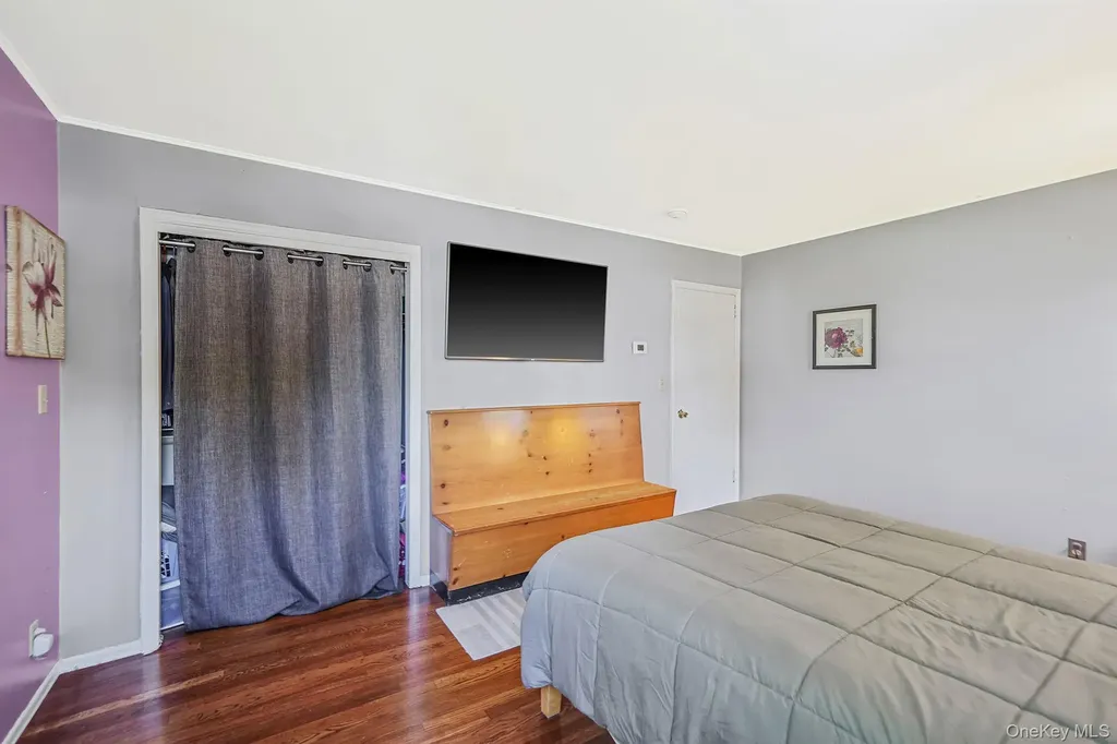 14 Lincoln Road N Plainview NY 11803