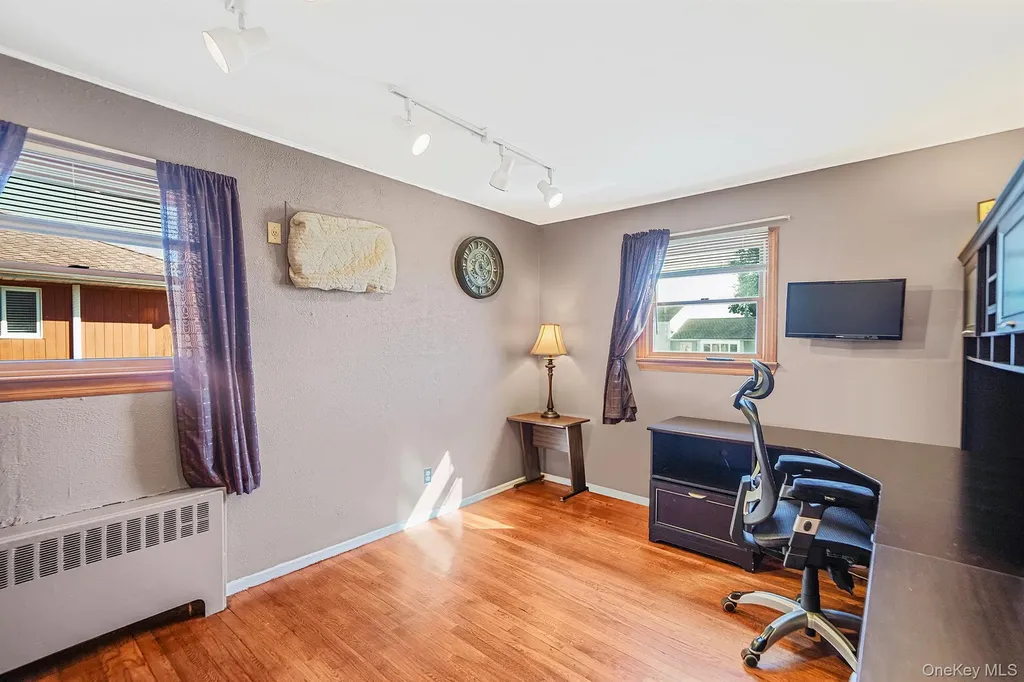 14 Lincoln Road N Plainview NY 11803