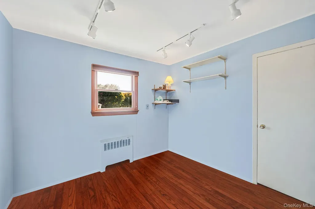 14 Lincoln Road N Plainview NY 11803