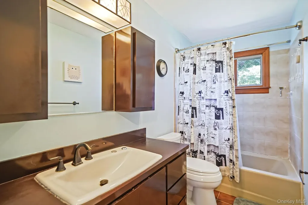 14 Lincoln Road N Plainview NY 11803