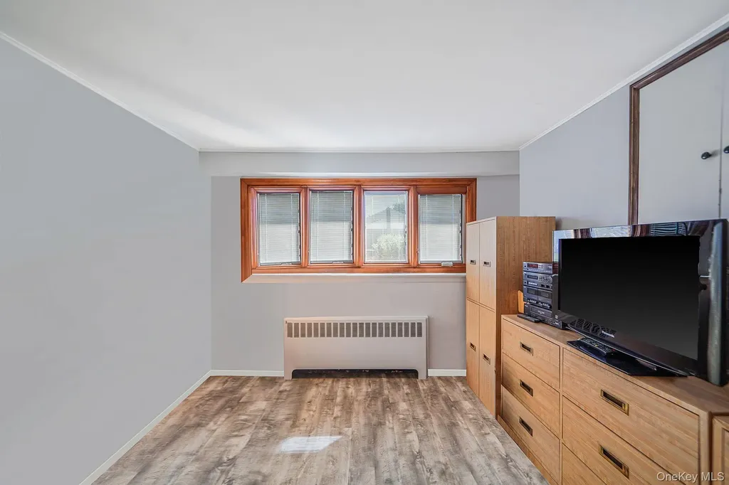 14 Lincoln Road N Plainview NY 11803