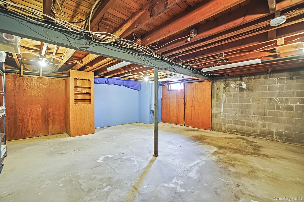 14 Lincoln Road N Plainview NY 11803