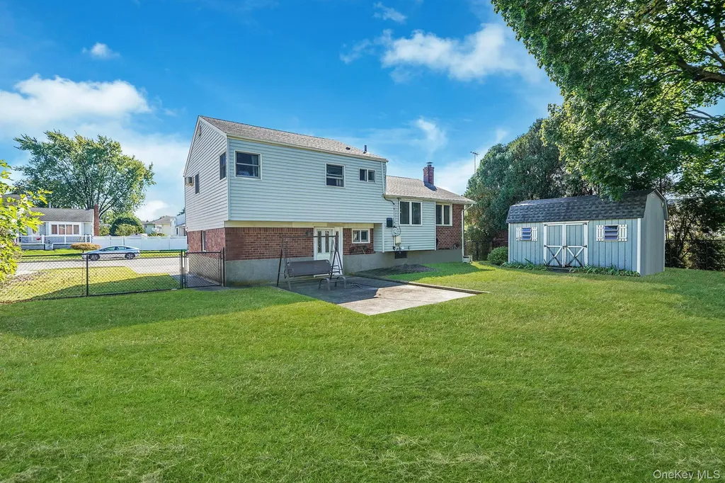 14 Lincoln Road N Plainview NY 11803