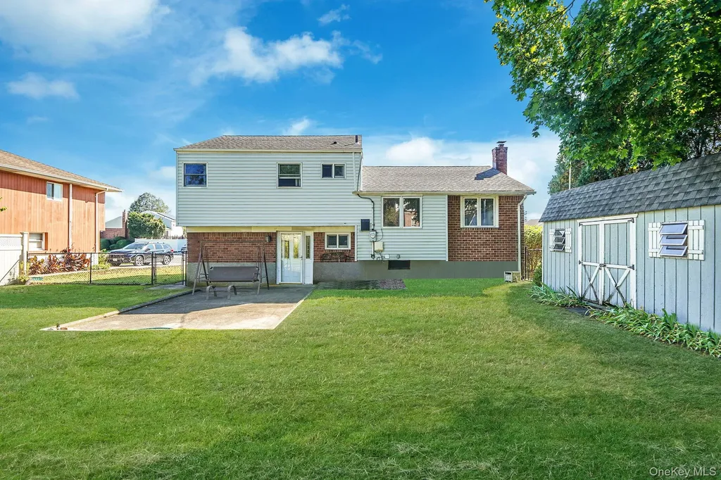 14 Lincoln Road N Plainview NY 11803