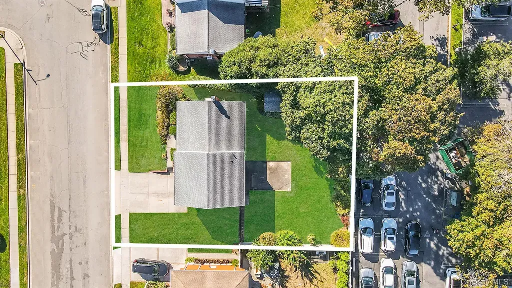 14 Lincoln Road N Plainview NY 11803