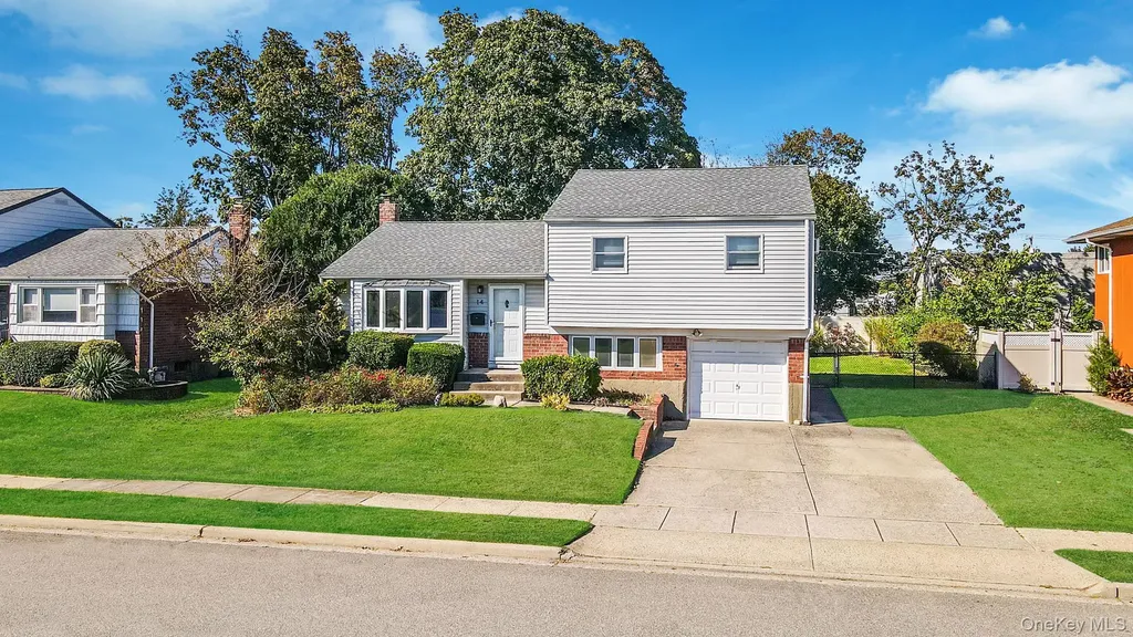 14 Lincoln Road N Plainview NY 11803