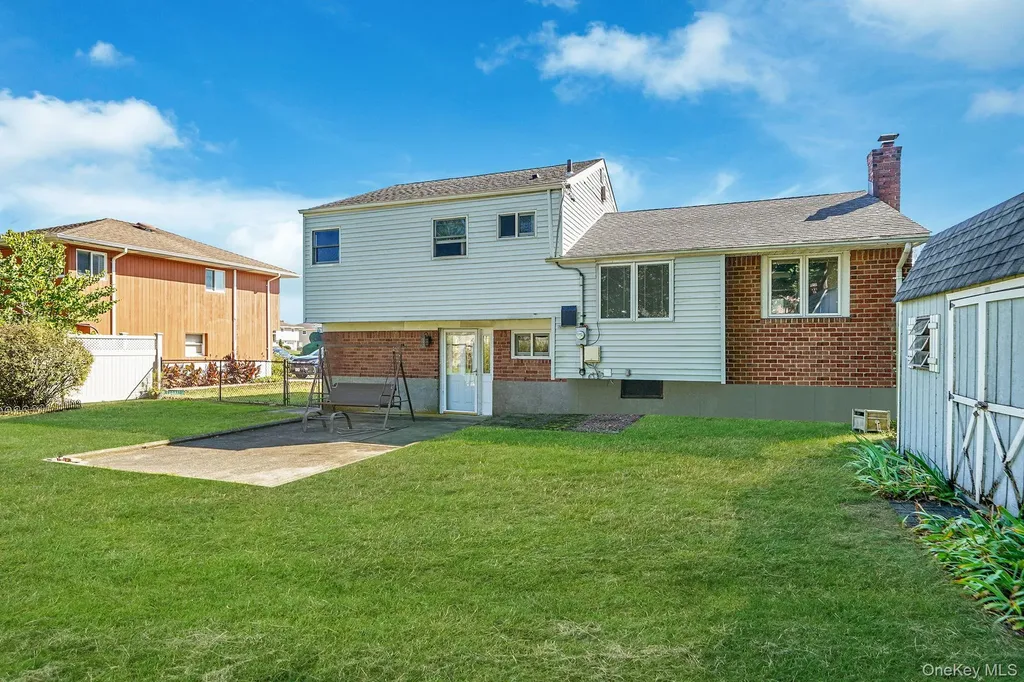 14 Lincoln Road N Plainview NY 11803