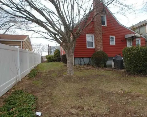 7 Miles Avenue Albertson NY 11507