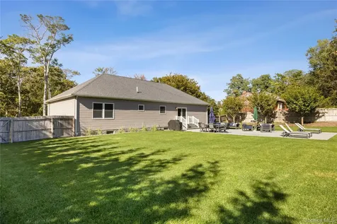 380 Homestead Way Greenport NY 11944