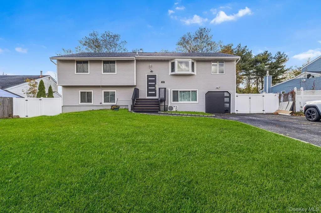 20 Malcolm Street Bellport NY 11713