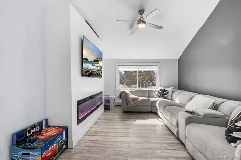 20 Malcolm Street Bellport NY 11713