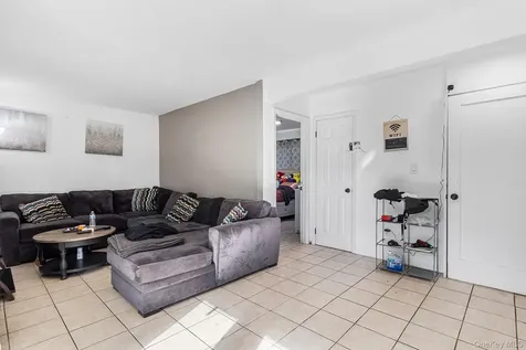 20 Malcolm Street Bellport NY 11713