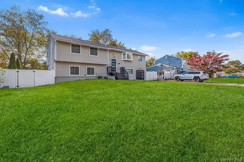 20 Malcolm Street Bellport NY 11713