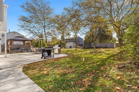 20 Malcolm Street Bellport NY 11713