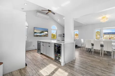 20 Malcolm Street Bellport NY 11713