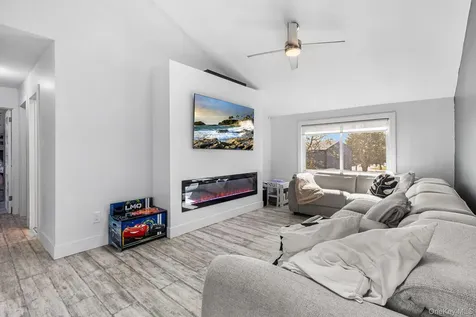 20 Malcolm Street Bellport NY 11713