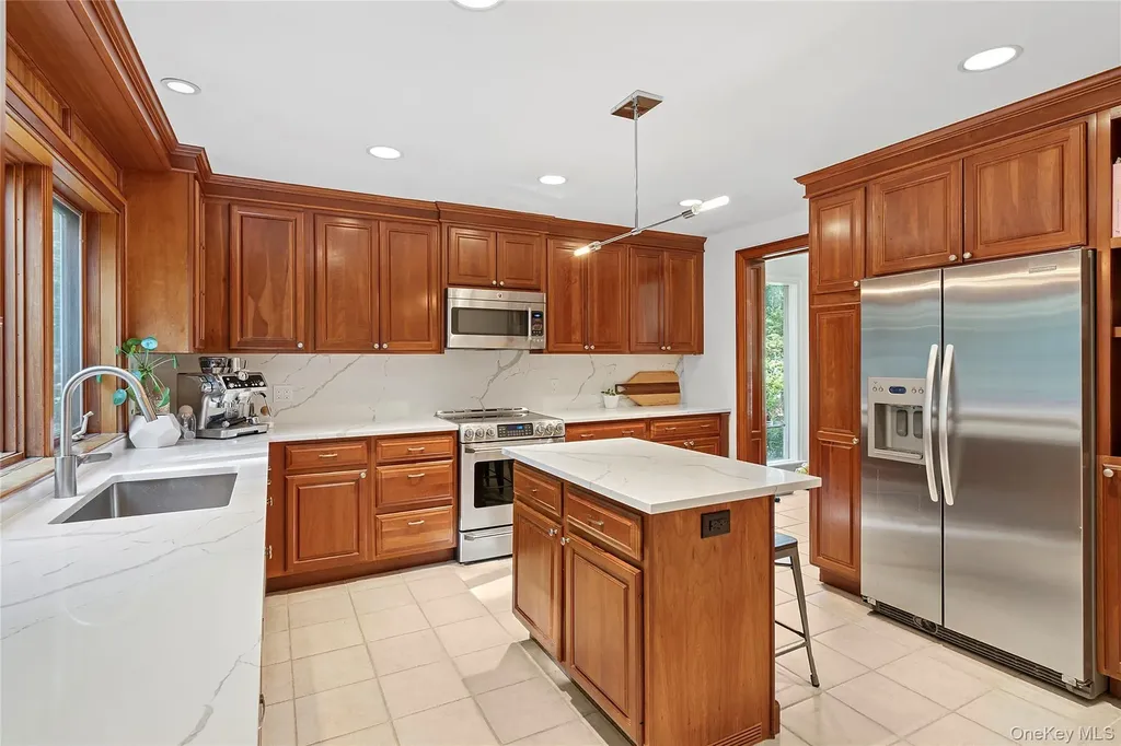 3 Breezy Point Road Wading River NY 11792
